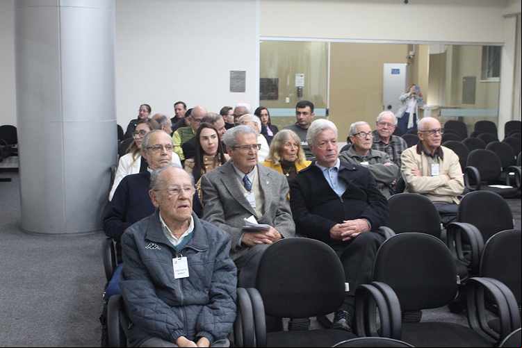 Personagens históricos, dirigentes e convidados prestigiaram a sessão solene na Câmara (Fotos: Rafael Seabra)