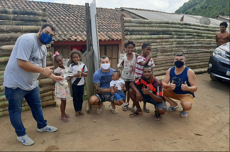  Entrega dos kits foi realizada na manhã do último sábado na Granja Spinelli