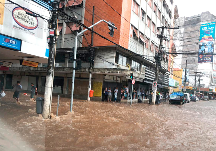 O Centro alagado durante um temporal de verão (Arquivo AVS)