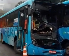 Grave acidente entre dois ônibus mata um motorista e deixa ageiros feridos  | A Voz da Serra