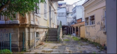 Casarões históricos desmoronam enquanto aguardam as almejadas obras | A Voz da Serra